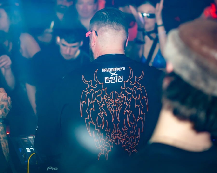 RAVEMONKEYS x DUSTINBOLD